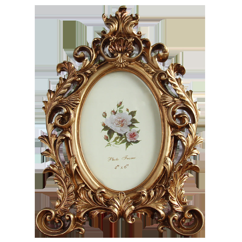 Oval photo frame